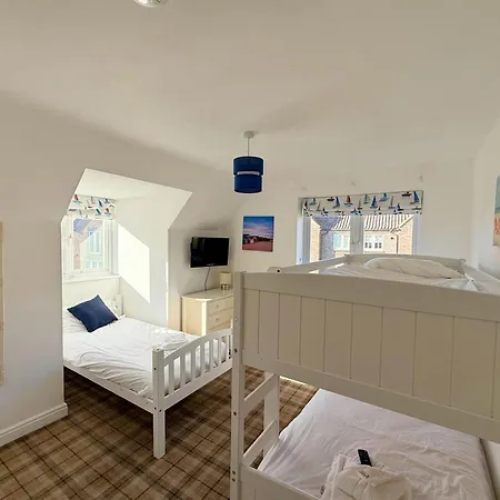 Bempton View At The Bay Filey, Sleeps 10, And 2 Dogs Welcome For Free Too! Filey