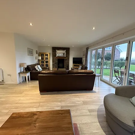 Bempton View At The Bay Filey, Sleeps 10, And 2 Dogs Welcome For Free Too! Filey