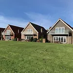 Bempton View At The Bay Filey, Sleeps 10, And 2 Dogs Welcome For Free Too! Holiday home Filey