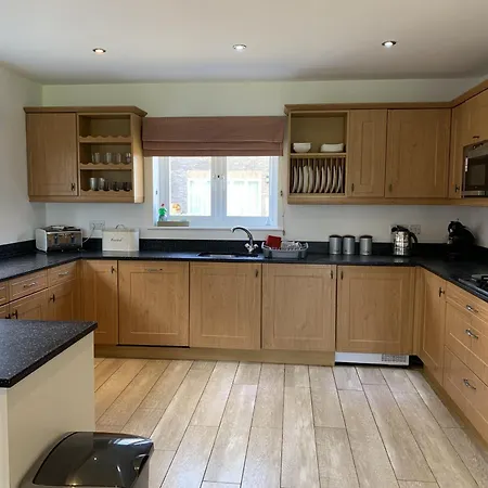 Bempton View At The Bay Filey, Sleeps 10, And 2 Dogs Welcome For Free Too!