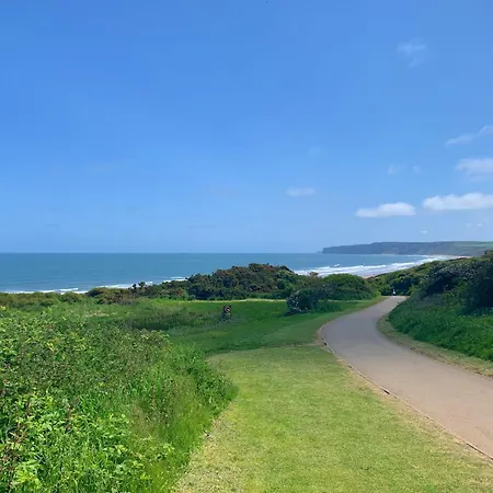 Dom wakacyjny Bempton View At The Bay Filey, Sleeps 10, And 2 Dogs Welcome For Free Too!