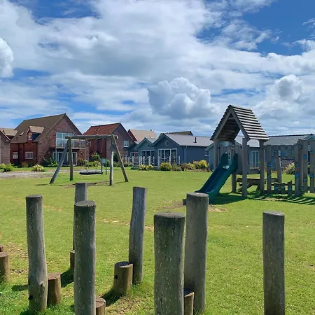 Bempton View At The Bay Filey, Sleeps 10, And 2 Dogs Welcome For Free Too! Dom wakacyjny *