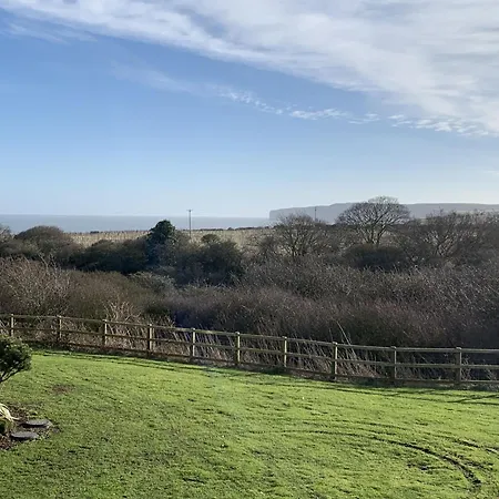 Dom wakacyjny Bempton View At The Bay Filey, Sleeps 10, And 2 Dogs Welcome For Free Too!