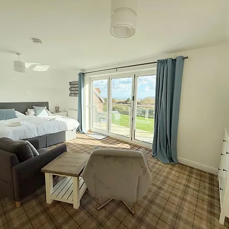 Bempton View At The Bay Filey, Sleeps 10, And 2 Dogs Welcome For Free Too! * Filey