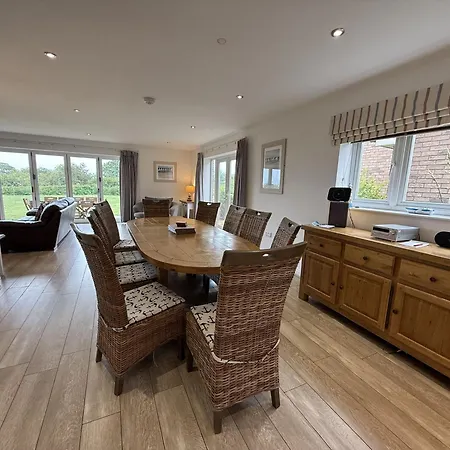 Prázdninový dům Bempton View At The Bay Filey, Sleeps 10, And 2 Dogs Welcome For Free Too! *