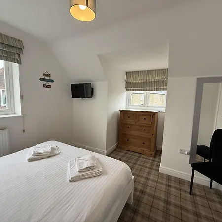 Bempton View At The Bay Filey, Sleeps 10, And 2 Dogs Welcome For Free Too!
