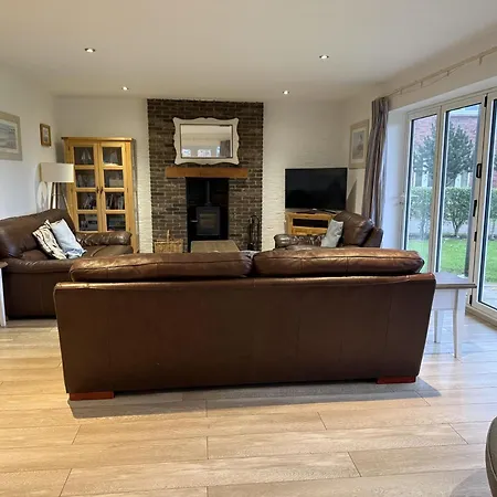 度假居 Bempton View At The Bay Filey, Sleeps 10, And 2 Dogs Welcome For Free Too! *