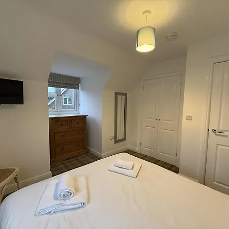 Bempton View At The Bay Filey, Sleeps 10, And 2 Dogs Welcome For Free Too!